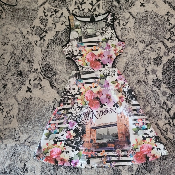 Just Love London Cutout Dress - Picture 3 of 9